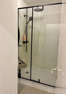 THE GREEN CHAIR Osterstraße - 65qm industrial apartment with balcony for 4-6