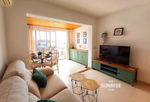 The Sunrise Home Sea views and terrace house with barbecue