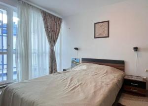 Двустаен апартамент с морска панорама в Blue Bay Palace