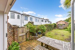 5 Coastguard Cottage and Wash House, West Wittering