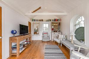 5 Coastguard Cottage and Wash House, West Wittering