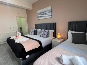 Comfortable Leicester Glen Cottage Stay, Free Parking, Sleeps 9