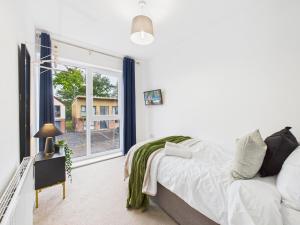 Worcester Retreat by Signature Stays - Pool & Spa - Gym - Modern