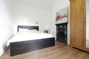 House 10 mins walking distance to Railway station