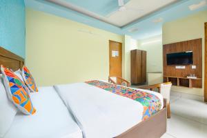 FabHotel Crestwood Inn