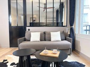 Champs-Elysées - Prestige apartment with lift avenue Matignon