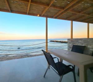 aelia beach living I