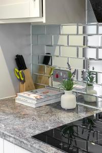 Modern Retreat - 3 Beds - Parking - Wifi - 15 mins to tube