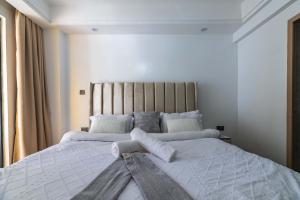 modern executive three bedroom apartment which features a swimming pool, state of the art fully equipped gym andmodern unmatched luxurious facilities which offfers luxury lifestyle