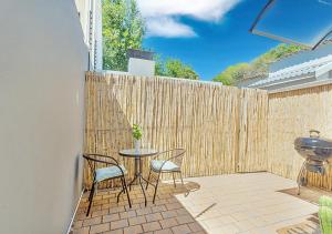 Cute Cozy Cottage near Sandton with Private Patio