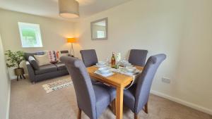 Seabreeze Cottage 2 bedroom - Sleeps 6 - Bron-Y-Wendon Holiday Park