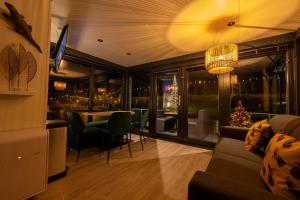 Houseboat Mookerplas met Hottub