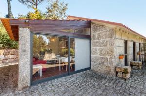 Casa de Andrães Camélias