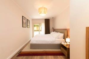 Chill & Swim 1BR October City