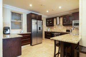 Ballito Manor Beach 405 - FAMILY ONLY - With Generator