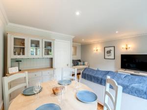 Pass the Keys Central Mews house with parking