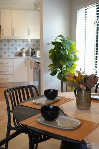 Modern Family Golf Lodge in Winelands Paradise