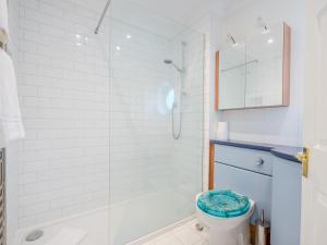 Pass the Keys Central Mews house with parking