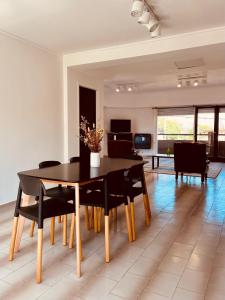 4 ambientes a 3 cuadras de la playa con parrilla y cochera - Totalmente renovado!!