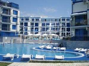 Двустаен апартамент с морска панорама в Blue Bay Palace