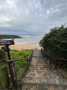 Aconchegante apartamento a 100 mt da Praia da Bacutia