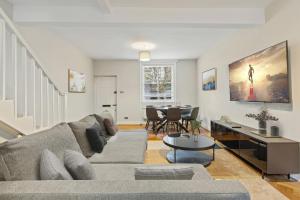 Victoria House - The Duke Collection