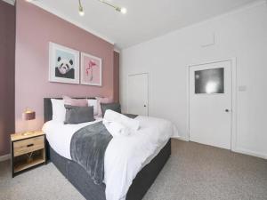 Pass the Keys Stylish apartment in the heart of Bath