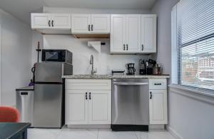 Modern 2BR Houston Stay Central & Cozy