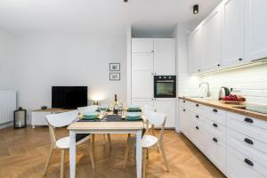 Residence Chwaliszewo Elegant Apartment with Balcony in Poznań by Noclegi Renters