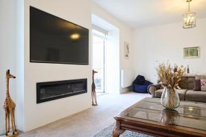 Four Bedroom House by Brookland Stays Serviced Accommodation Short Lets Bristol with Free WiFi