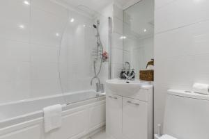 The Rosewood Retreat - The Duke Collection