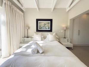 Stylish 4BR Haven w Golf Course Views by the Sea