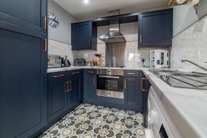 Stylish York flat with private parking