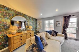 Stylish York flat with private parking