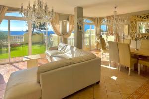 Villa - Sleeps 4 - Jacuzzi - Garden - Pet friendly