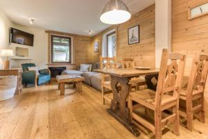 AO HOUSE - PRAKKA Base Camp