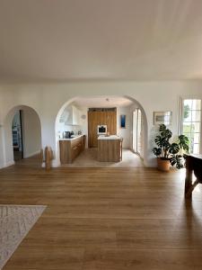 Haut de Villa de 90m2, terrasse vue mer, plages à 5min