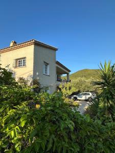 Haut de Villa classé 3 étoiles de 90m2, terrasse vue mer, plages à 5min