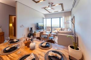 AMIRA - Stylish Penthouse with Rooftop Pool & Sea Horizon