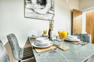 Spacious 5-Bedroom Home - Sleeps 10 - Manchester - Parking