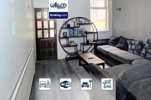 4 Bedroom House By WillCo Property Short Lets & Serviced Accommodation With Breakfast, WI-FI, Projector & Contractors - 3hvězdičkové hotely ve městě Leicester