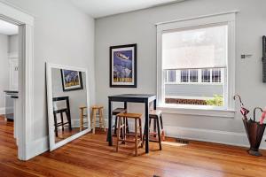 Old City Charm l Historic l Walk to St George