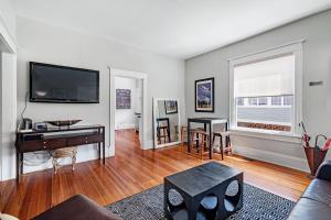 Old City Charm l Historic l Walk to St George