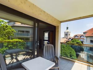 Lakefront 2 rooms city center