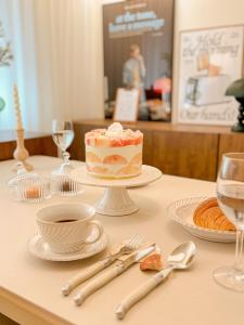 연남동,경의선숲길,홍대입구2번출구,올리브영,연세대,세브란스병원,2룸3베드,Ak홍대쇼핑,짐보관