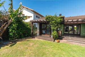 Casa ampla c jardim e churrasqueira BK3156