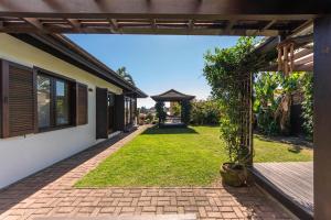 Casa ampla c jardim e churrasqueira BK3156