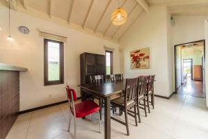 Casa ampla c jardim e churrasqueira BK3156