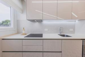 Modern 2BR Apt with Patio and AC