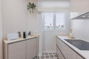 Modern 2BR Apt with Patio and AC